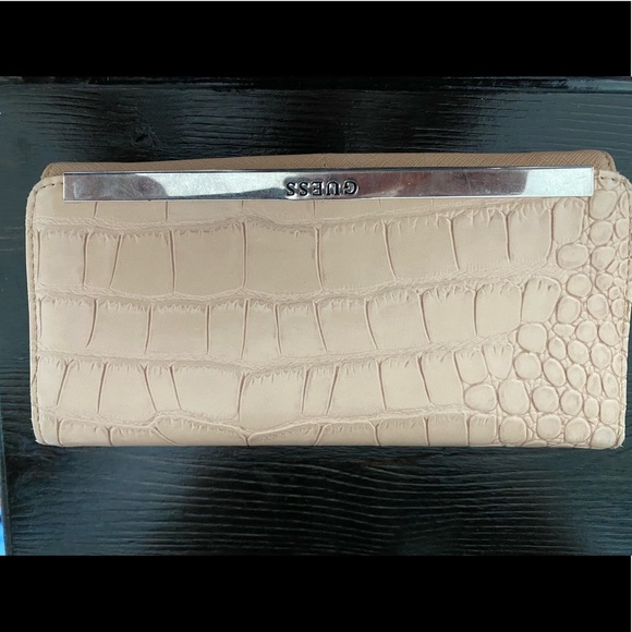 Guess wallet - Picture 1 of 4